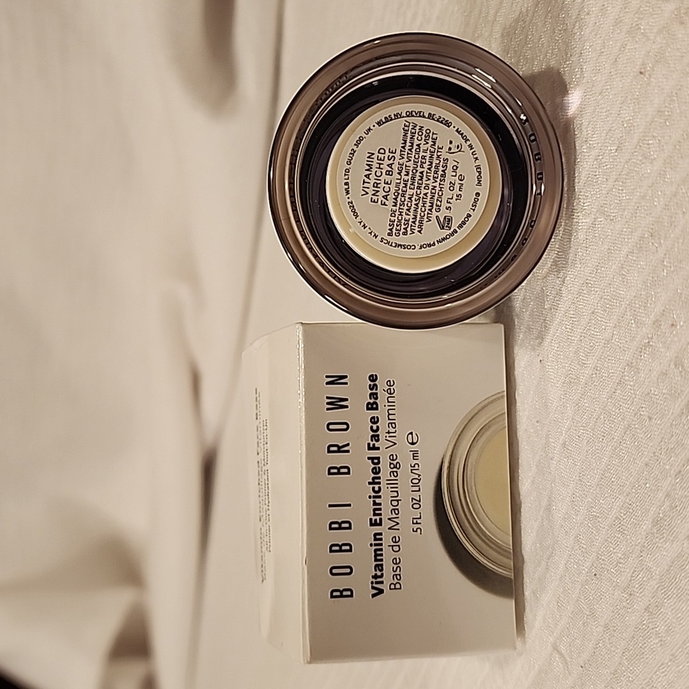 Vitamin Enriched Face Base - Picture 2 of 3